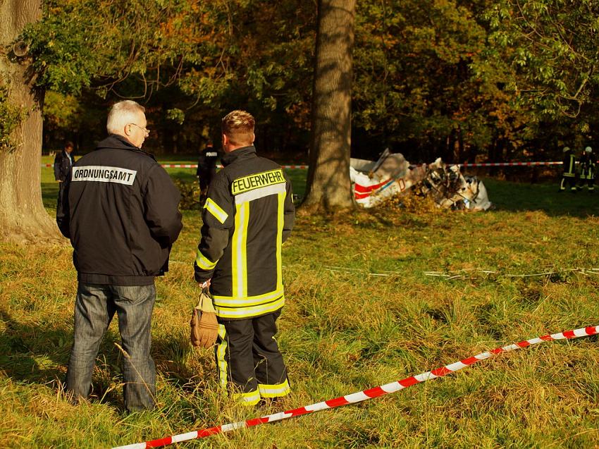 Kleinflugzeug abgestuerzt Sankt Augustin Meindorf P046.JPG